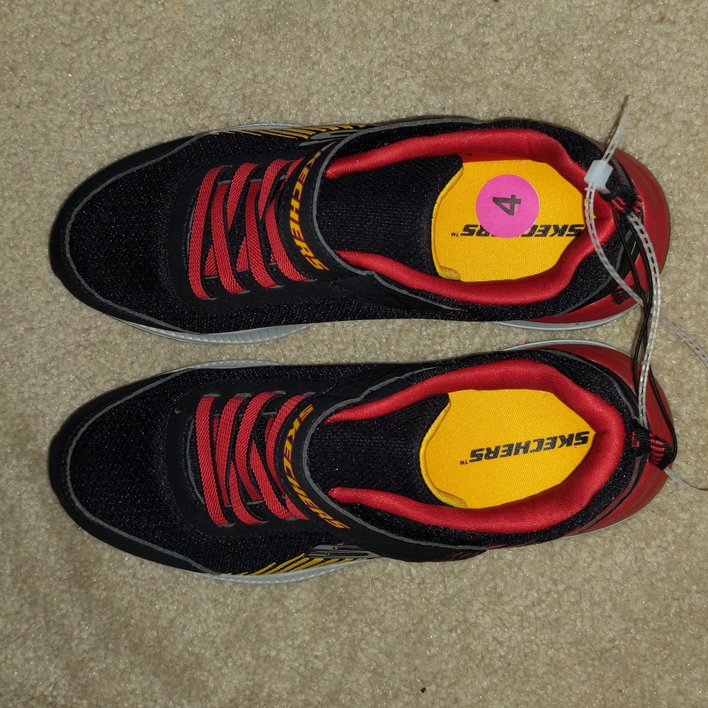 Sketchers Sneaker Size 4 Big Boys red, orange and black